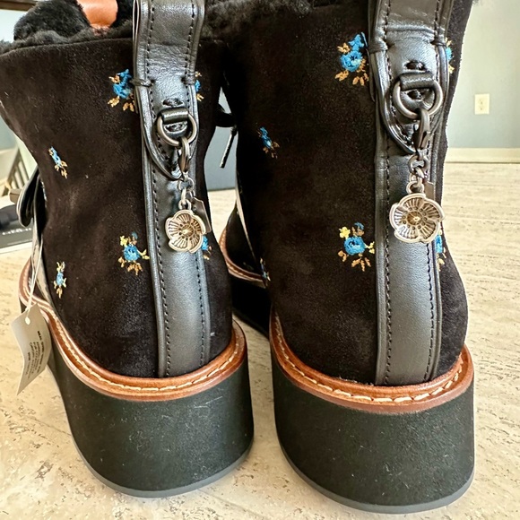Coach Urban Hiker Boots with an Australian Sheep Fur and Tea Rose charms - Picture 7 of 13
